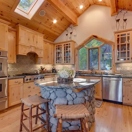 Huckleberry Haven - Luxury Lake View 4Br In North Lake With Private Hot Tub